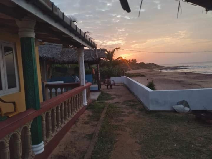 Happy Beach Guest House Hambantota Eksteriør billede